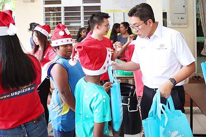 Us Pizza Malaysia CSR Christmas Contribution Shan Children's Home Attendees